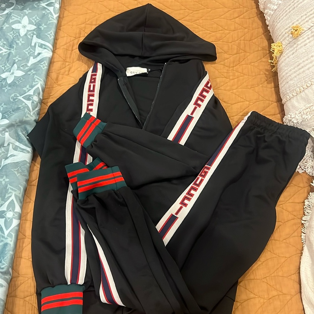 AMAZING QUALITY 2 PIECE TRACK SUIT
